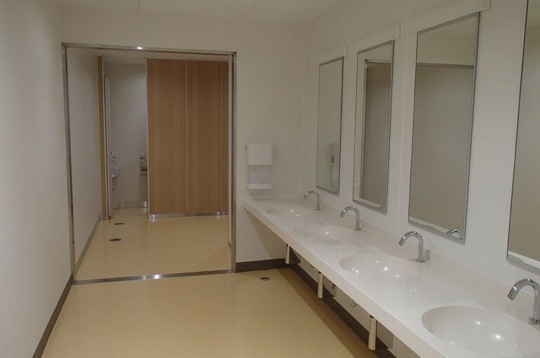 体育館女子トイレ完成